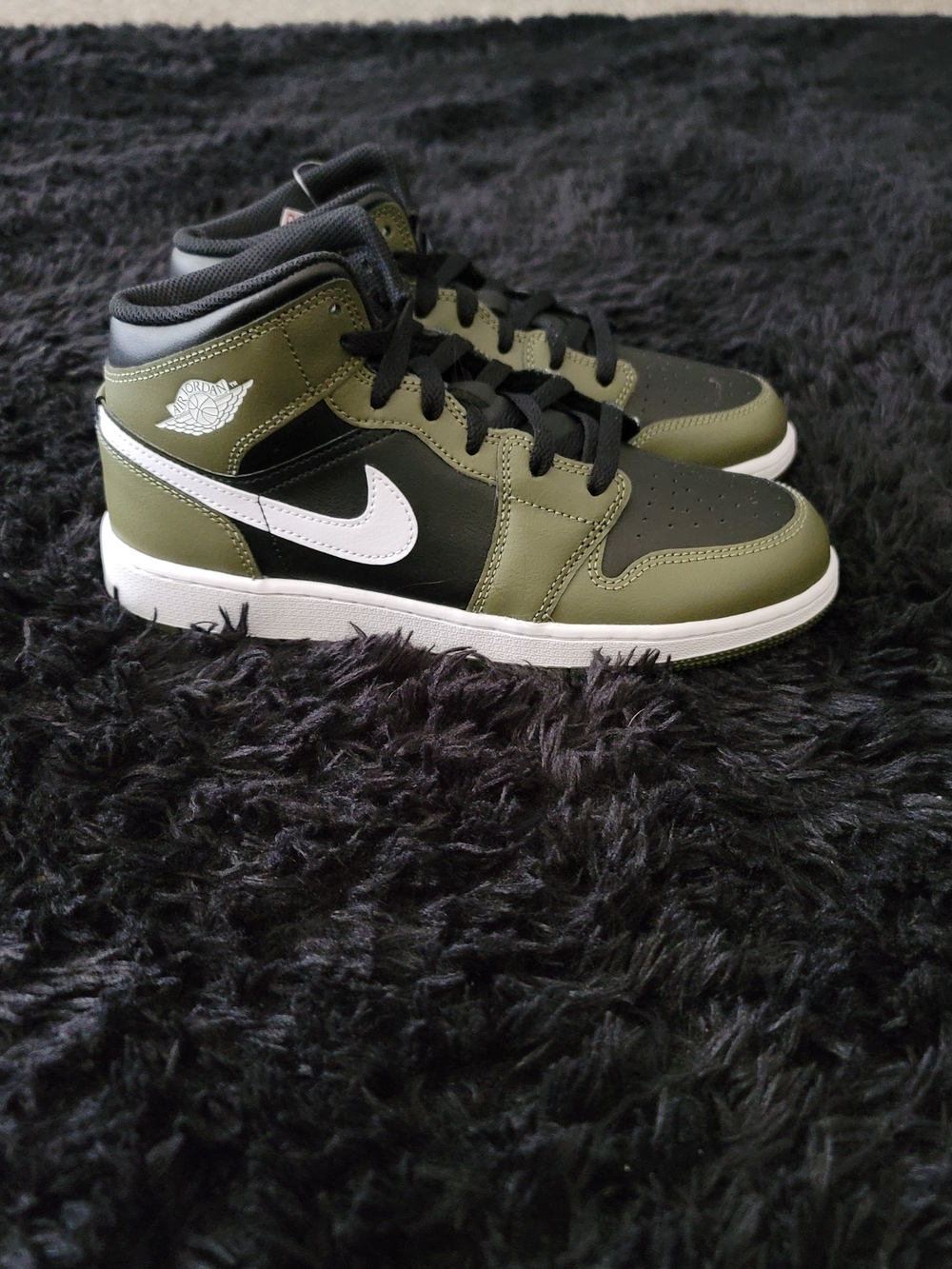 Nike Rare Color Mid-Top Sneakers - Olive/Black/White